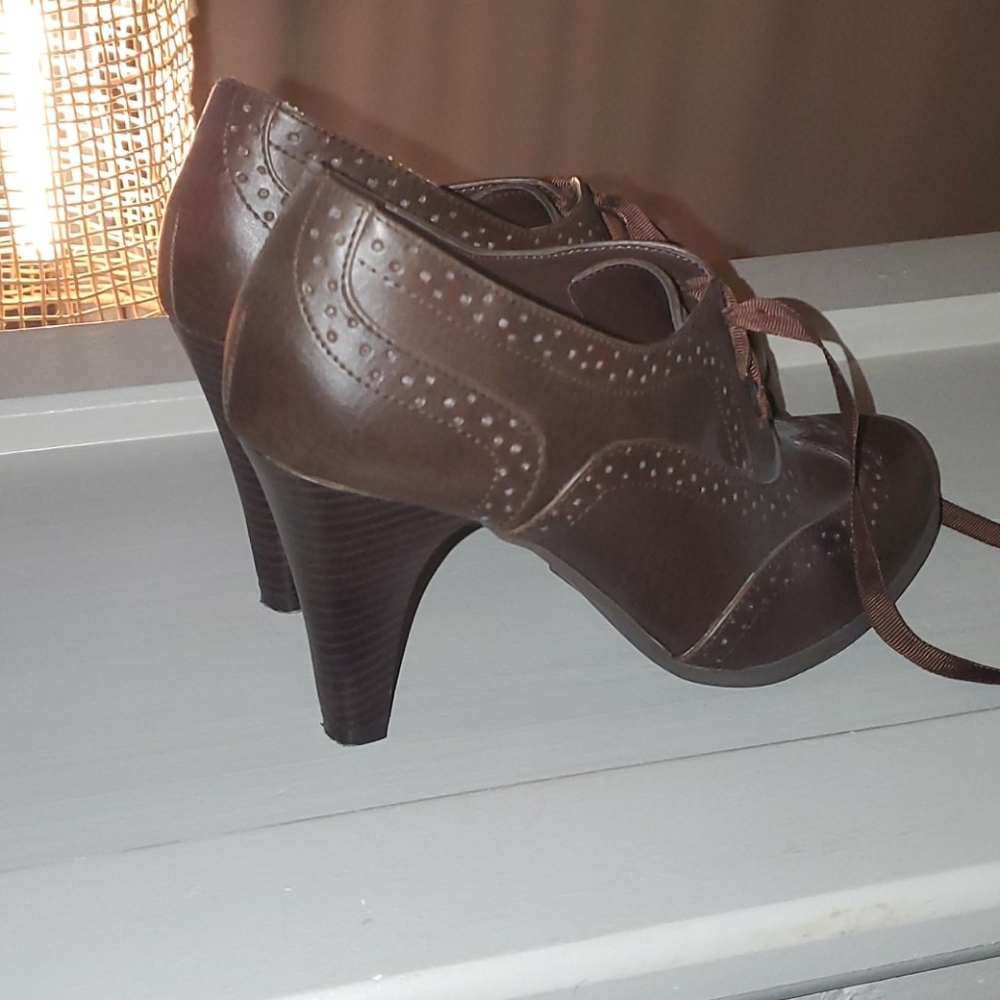 Heels - Picture 2 of 2